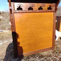 attaccapanni in legno da muro con cornice lavorata