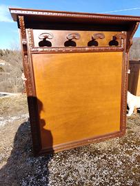 attaccapanni in legno da muro con cornice lavorata