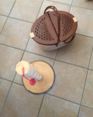 Trasportino più tiragraffi per gatti