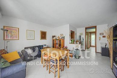 Appartamento di 133 m² con 5 locali e box auto a S