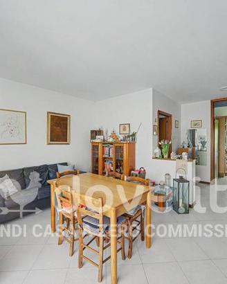 Appartamento di 133 m² con 5 locali e box auto a S