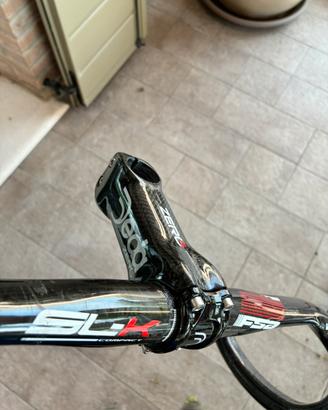 Manubrio FSA SLK compact full carbon con pipa DEDA