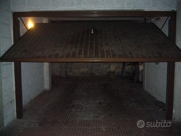 Grande e capiente garage