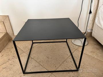 Coppia di tavoli bassi neri