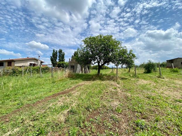 Via dei quarticcioli: rustico con terreno 8.000