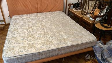 Letto matrimoniale con materasso