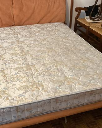 Letto matrimoniale con materasso