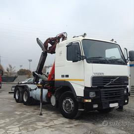 Volvo FH12 420 scarrabile con gancio e ragno