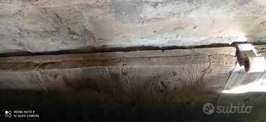 portone antico in tavole di castagno