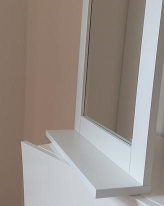 Specchio con mensola