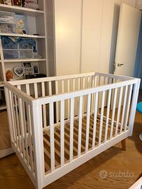 Lettino per neonati in legno
