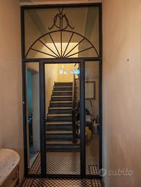 struttura con porta