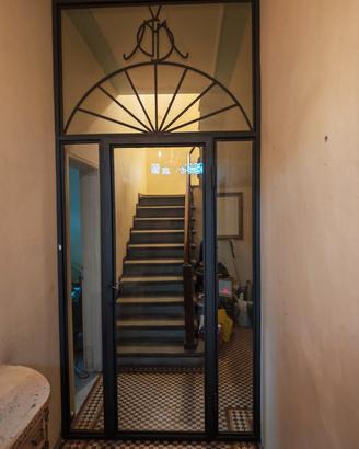 struttura con porta