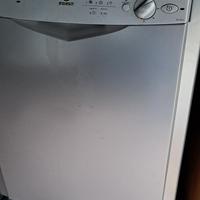 Lavastoviglie  INDESIT libera installazione.