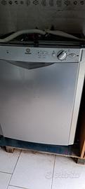 Lavastoviglie  INDESIT libera installazione.
