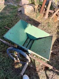 Pigiatrice manuale per uva 