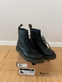 Dr. Martens 1460 Original 8 occhielli pelle nera S