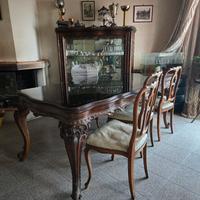 Salotto chippendal: tavolo da 8, 5 sedie, vetrina