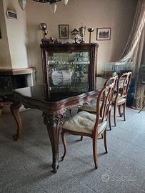 Salotto chippendal: tavolo da 8, 5 sedie, vetrina