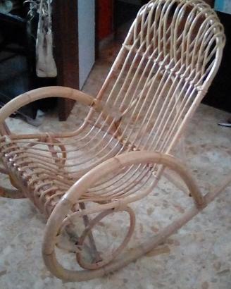 Sedia a Dondolo vimini 30 euro