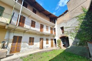 CASA DI CORTE A CARAVINO