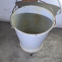 vecchio Secchio In Metallo smaltato