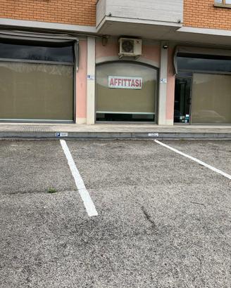 Locale Commerciale ufficio laboratorio magazzino