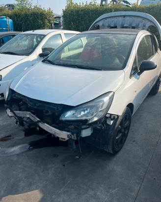 Opel Corsa E del 2016 per ricambi
