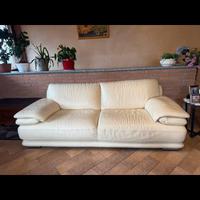 divano in pelle 