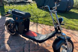 Grand scooter Mademoto