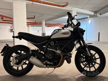 Ducati Scrambler Ikon Dark 800