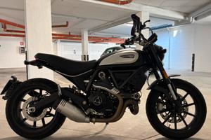 Ducati Scrambler Ikon Dark 800