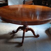 Tavolo rotondo in noce