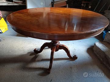 Tavolo rotondo in noce