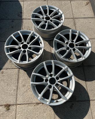 Quattro cerchi da 16 pollici BMW