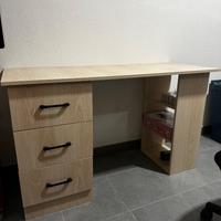 Tavolo da Onicotecnica + sedia ergonomica