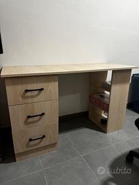 Tavolo da Onicotecnica + sedia ergonomica