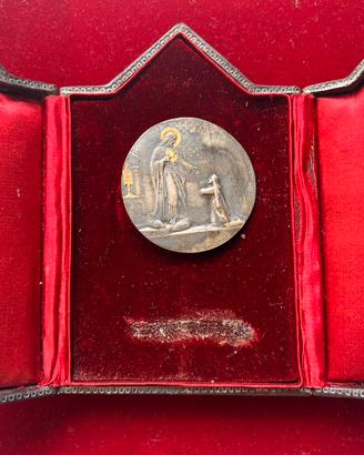 Medaglia devozionale d'epoca con custodia