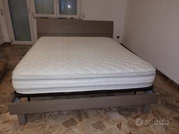 Letto matrimoniale, rete a doghe e materasso