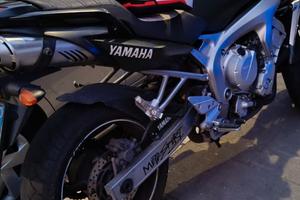 YAMAHA FZ6