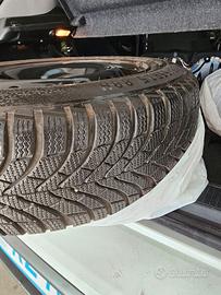 4 gomme invernali seminuove montate su cerchioni