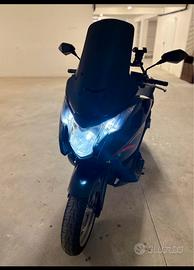 Honda integra 700 26.000 km con sh 300