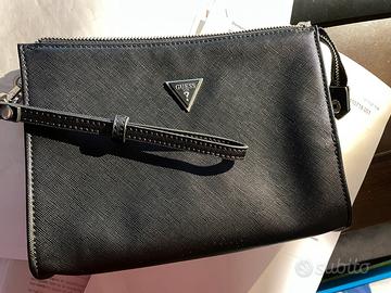 Pochette hot sale nera guess