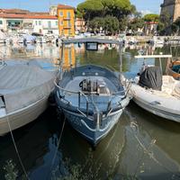 Barca da pesca in vetroresina