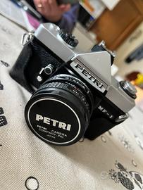 Macchina fotografica Petri a rullino