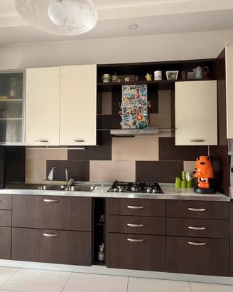 Cucina 330cm completa di frigo 60cm