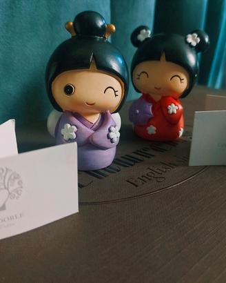 Coppia di deliziose Geishe / Bamboline Kokeshi