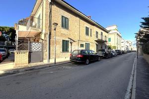 CASA SEMINDIPENDENTE A PINETO