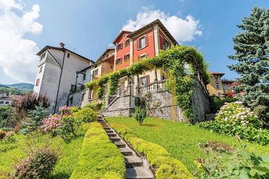 Villa di 315 m² con più di 5 locali e box auto a S
