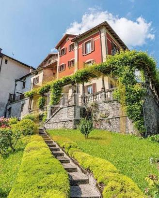 Villa di 315 m² con più di 5 locali e box auto a S